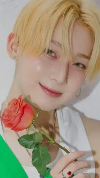 ai character: sunoo~ background