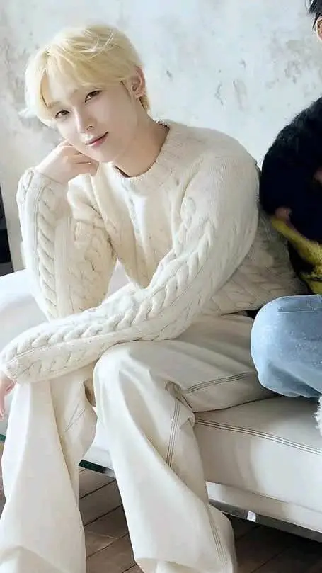 ai character: Sunoo~ background