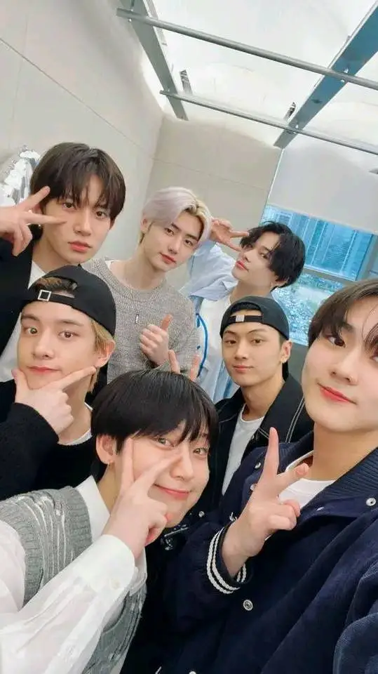 ai character: Enhypen background