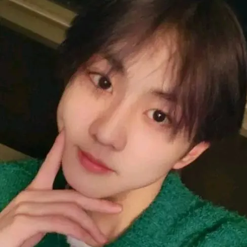 chat with ai character: Jungwon