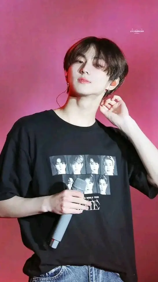 ai character: Jungwon/kim dyeon background