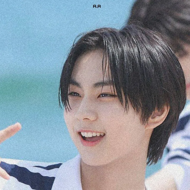 chat with ai character: Yang Jungwon 