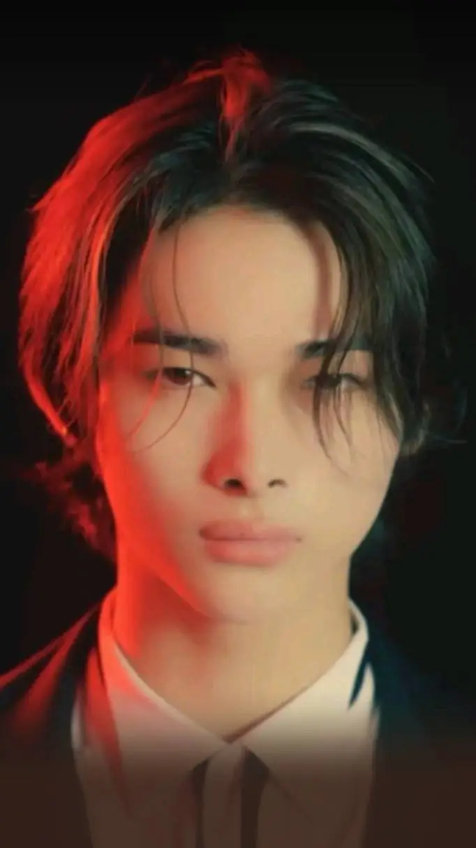 ai character: Ni-ki🩸🩸 background