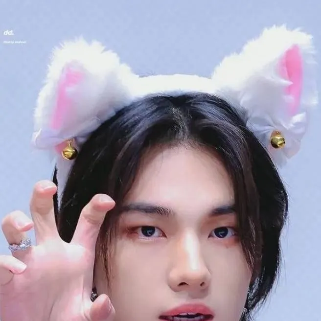 chat with ai character: Hyunjin 