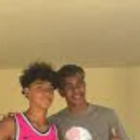 chat with ai character: Ronaldo jr x yamal