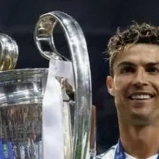 chat with ai character: CR7