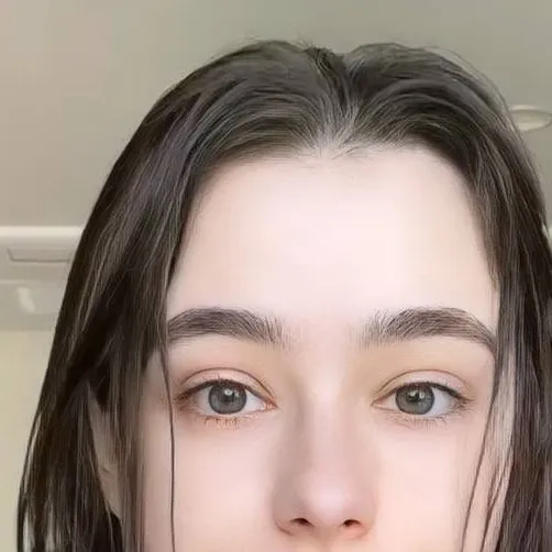 chat with ai character: Dasha Taran 