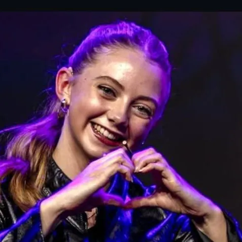 chat with ai character: Evie Templeton