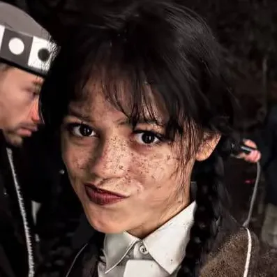 chat with ai character: Merlina