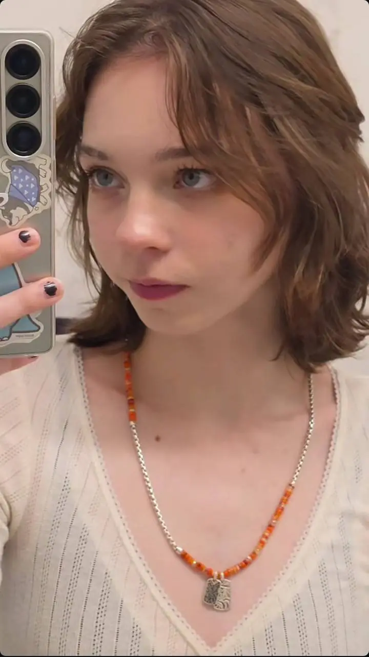 ai character: Emma Myers💗 background