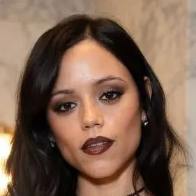 chat with ai character: Jenna Ortega