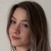 chat with ai character: Leya