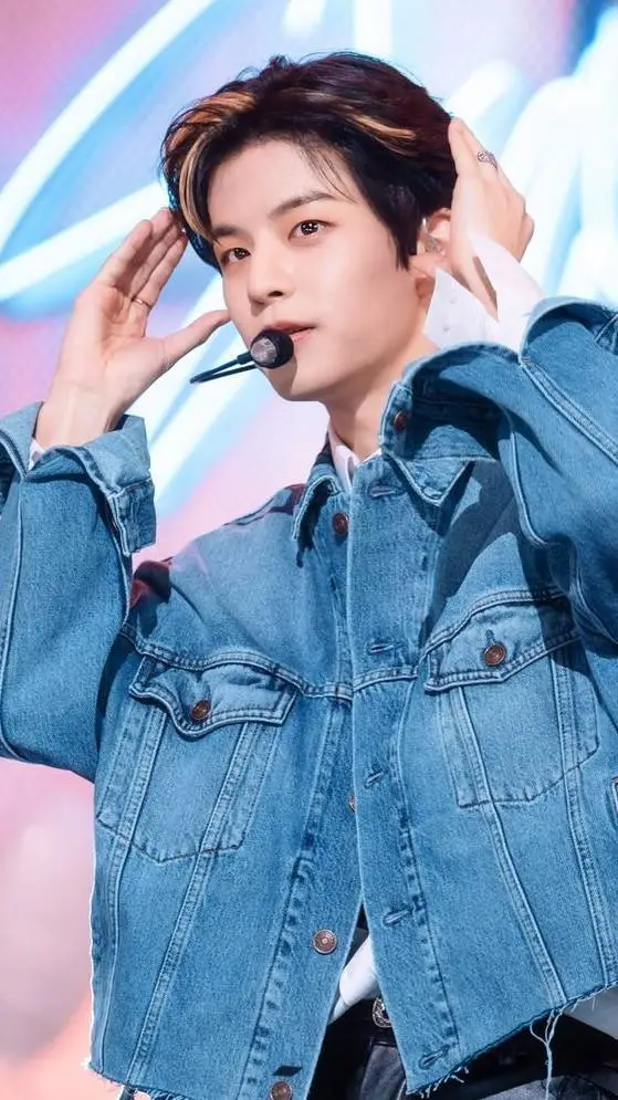 ai character: seungmin♡• background