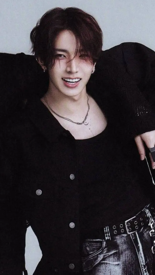 ai character: heeseung☆ background