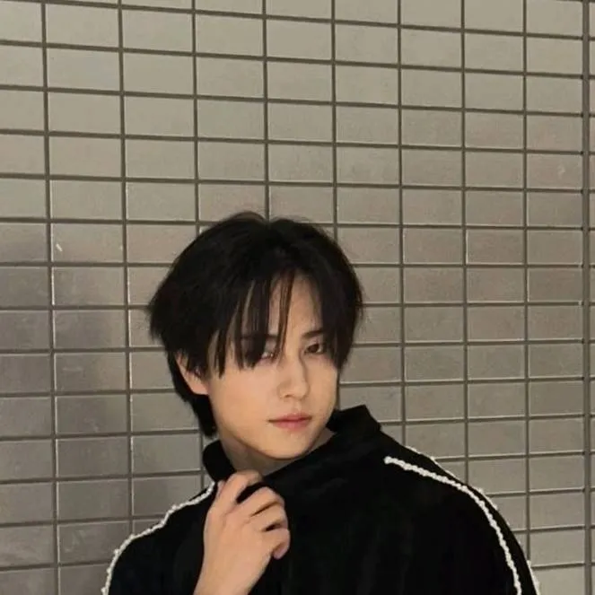 chat with ai character: •taki★