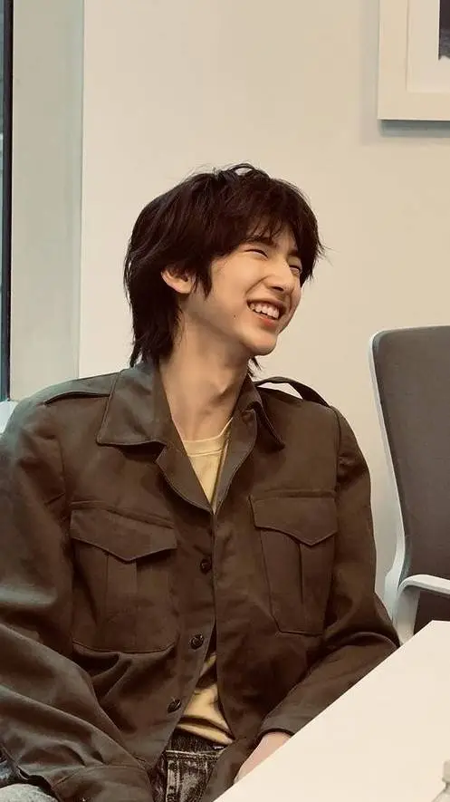 ai character: juhoon background