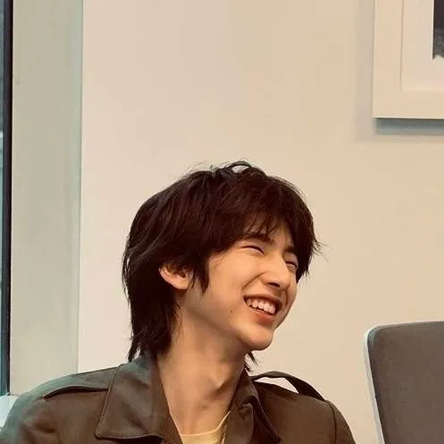 chat with ai character: juhoon