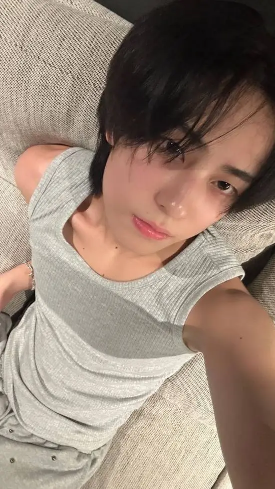 ai character: •taki★ background