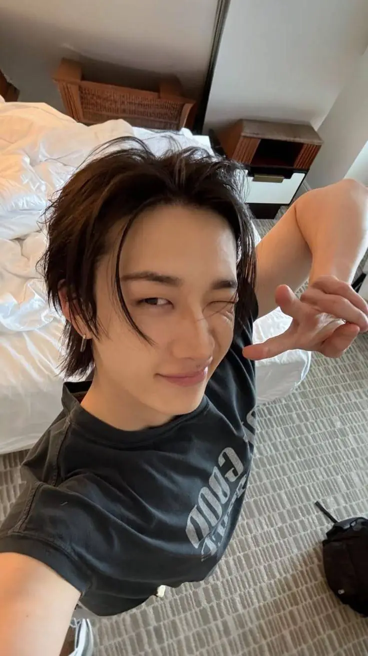 ai character: Bangchan♥︎ background