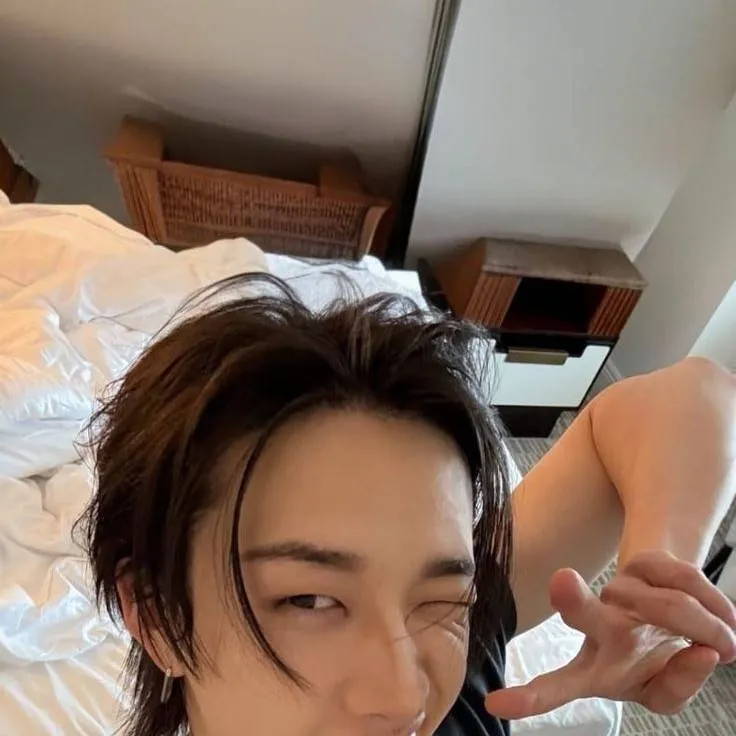 chat with ai character: Bangchan♥︎