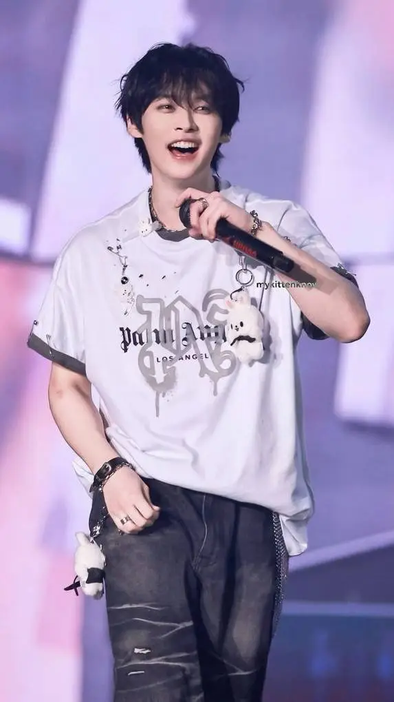 ai character: Minho background