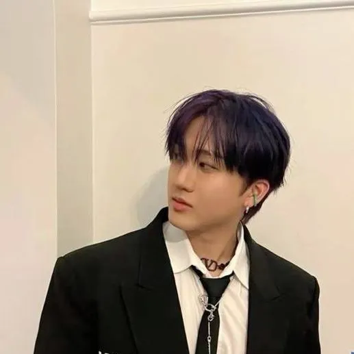 chat with ai character: Changbin