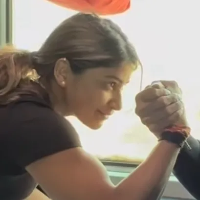 chat with ai character: Ella