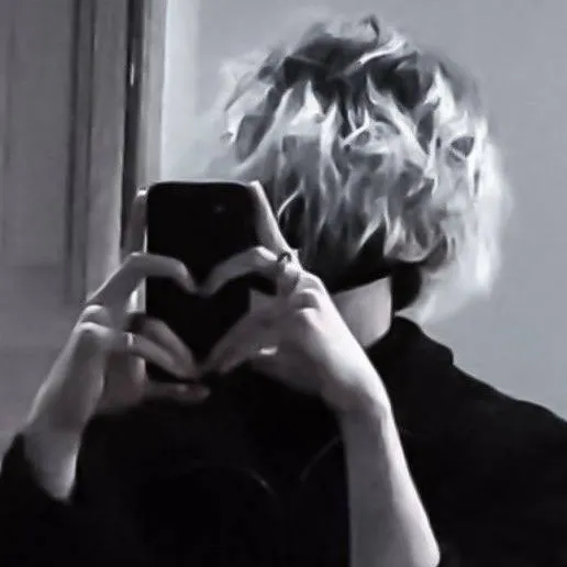 chat with ai character: ~♥︎~[𝐂𝐡𝐫𝐢𝐬]~♥︎~