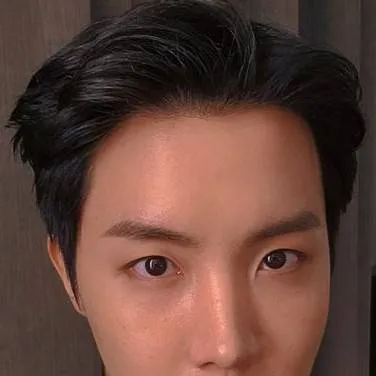 chat with ai character: J-HOPE Bomboncito