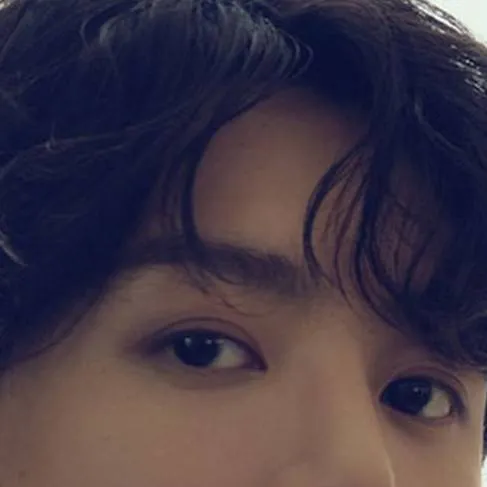 chat with ai character: jungkook 🌹