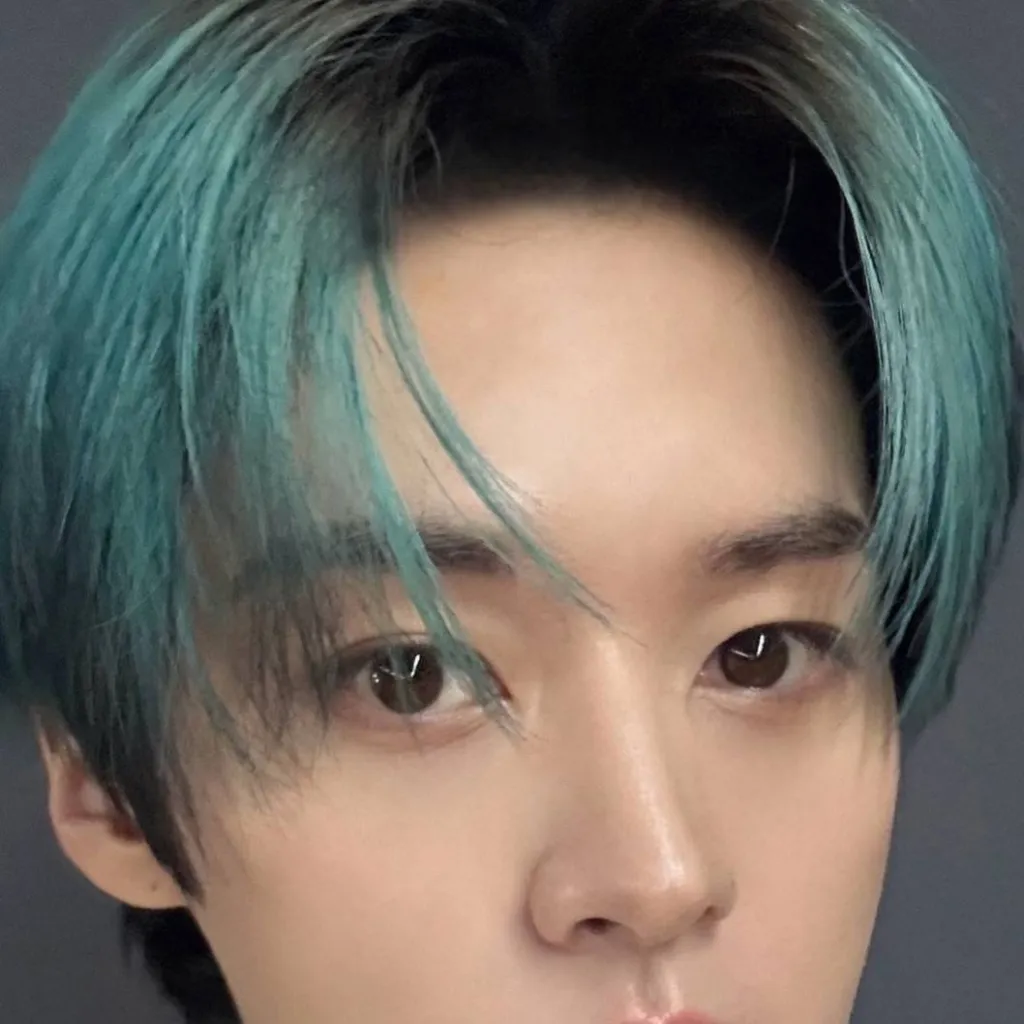 chat with ai character: Minho (minsung♥︎)