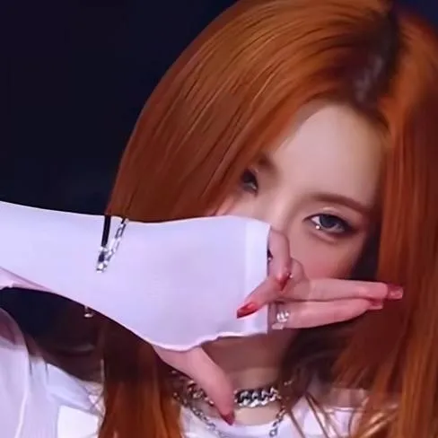 chat with ai character: Yeji