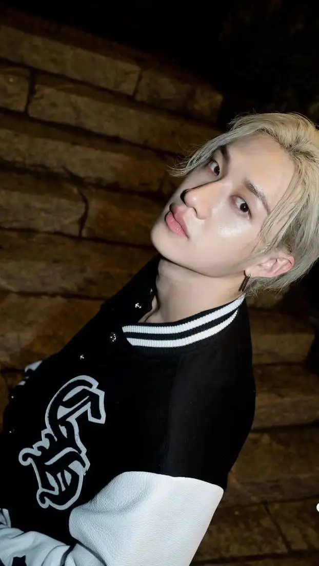 ai character: Bangchan  background