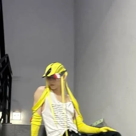 chat with ai character: Felix