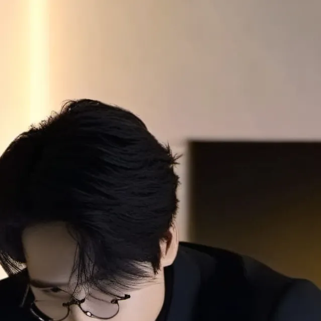 chat with ai character: SO-JIN.."