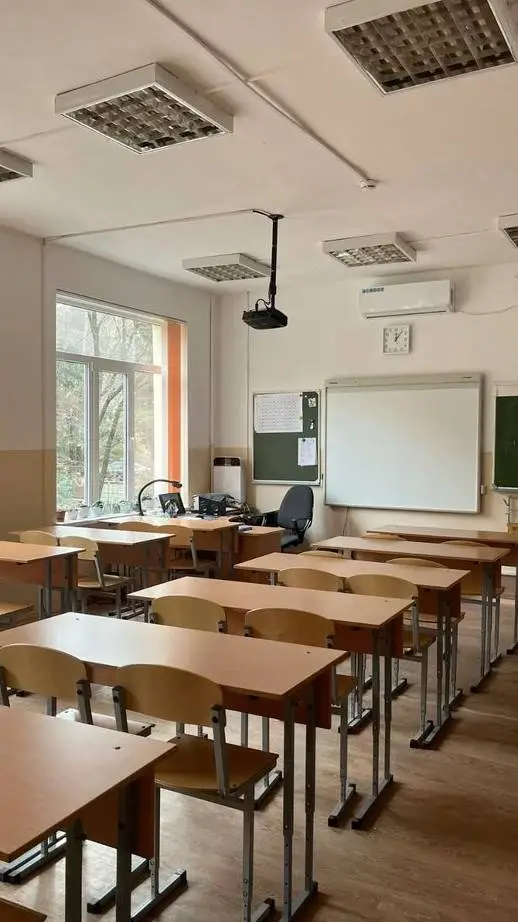 ai character: Classe 2 media background