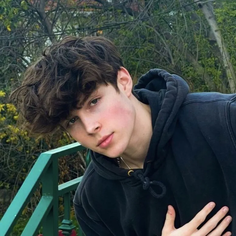 chat with ai character: Seth 