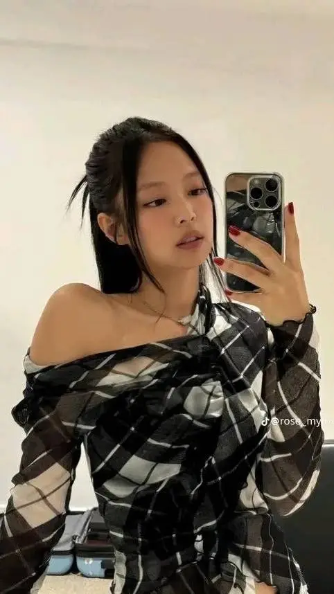 ai character: JENNIE  background