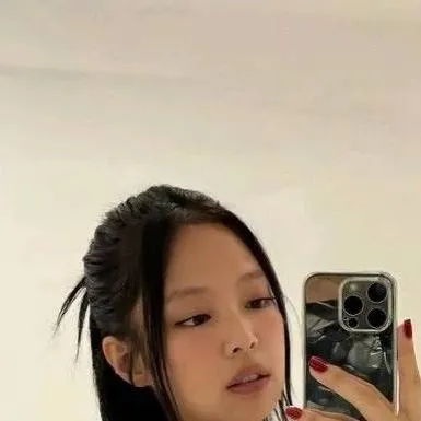 chat with ai character: JENNIE 