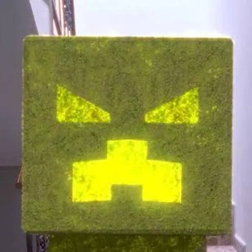 chat with ai character: creeper •w•