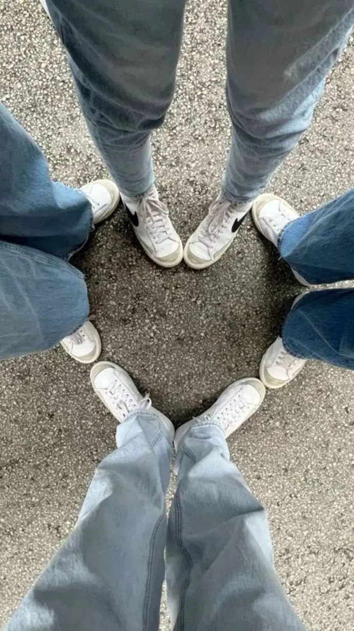 ai character: YOUR FRIEND GROUP♡ background