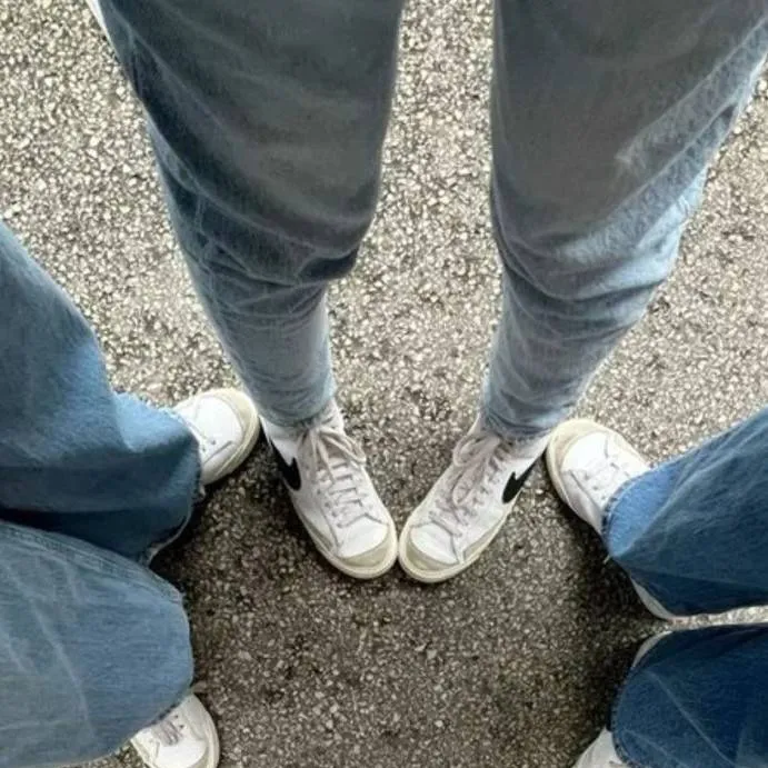 chat with ai character: YOUR FRIEND GROUP♡