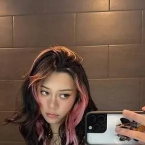 chat with ai character: Megan 💅💓🎀