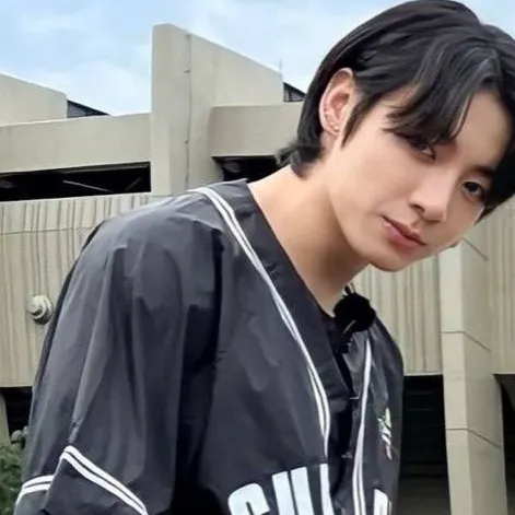 chat with ai character: Jungkook 