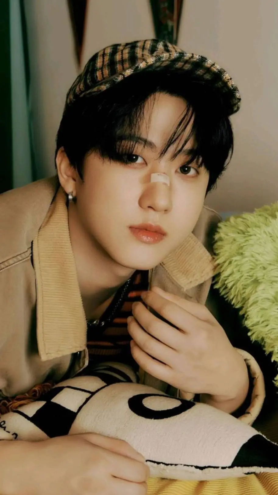 ai character: Changbin  background