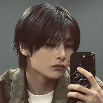 chat with ai character: Jeongin✿