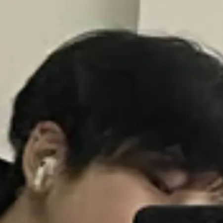 chat with ai character: Leo