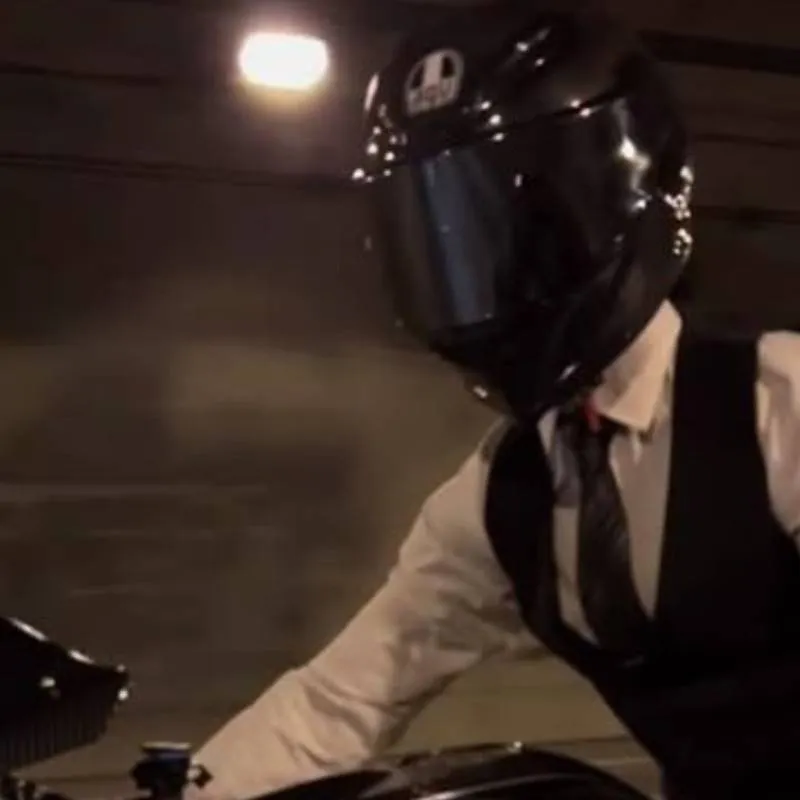 chat with ai character: Alex