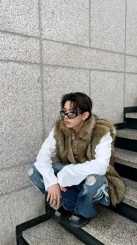 ai character: Heeseung  background