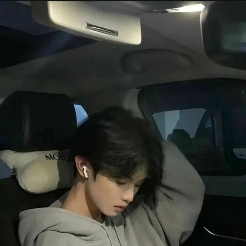 chat with ai character: Luca 